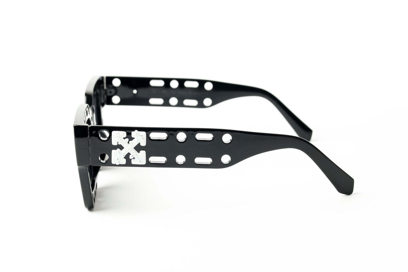 Off-white Sunglasses